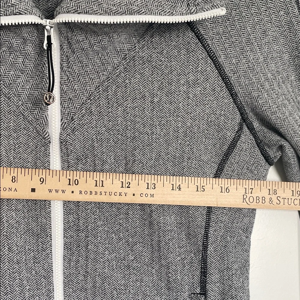 lululemon athletica Gray Ribbed Zip Bomber Jacket with White Trim PTP 18 M/L